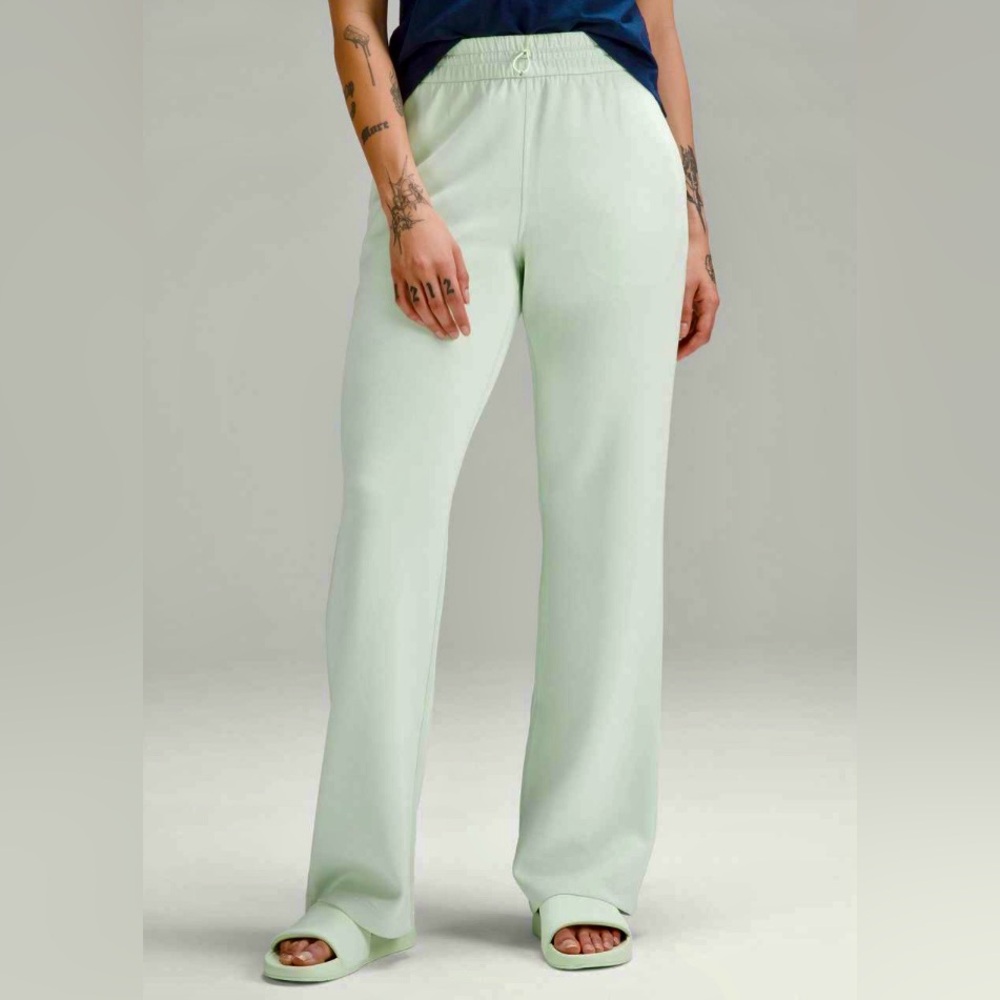 Lululemon Softstreme High-Rise Pant *Full Length
Kohlrabi Green
